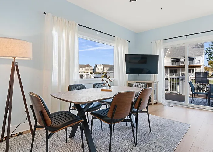 Waterfront W Sunset Deck By Harpoon Hannahs Holiday home