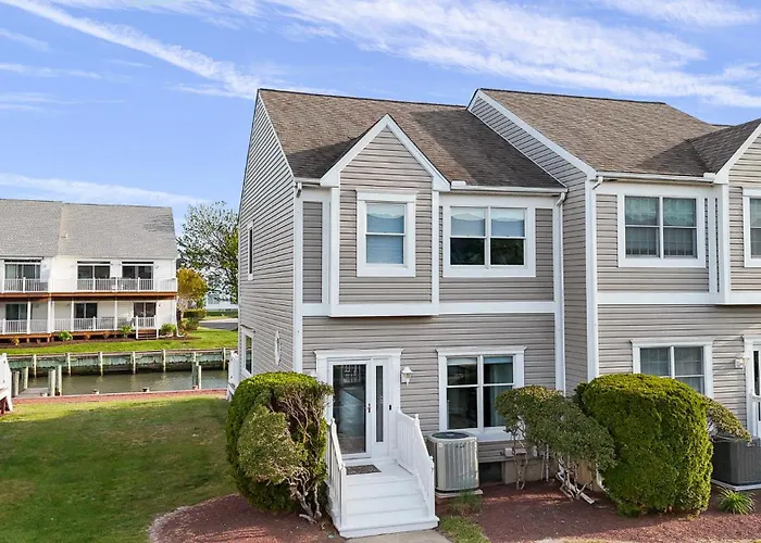 Holiday home Waterfront W Sunset Deck By Harpoon Hannahs