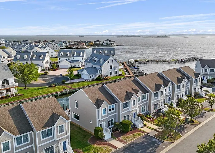 Holiday home Waterfront W Sunset Deck By Harpoon Hannahs *