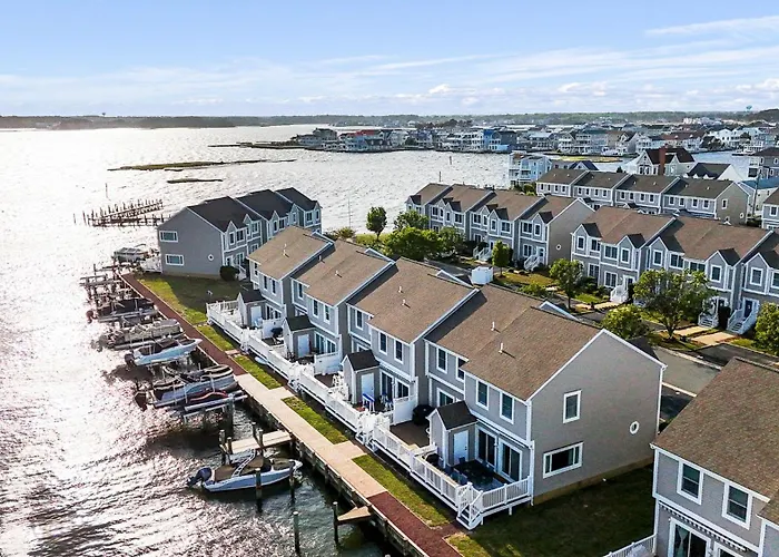 Waterfront W Sunset Deck By Harpoon Hannahs Holiday home *