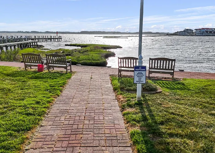 Waterfront W Sunset Deck By Harpoon Hannahs Holiday home