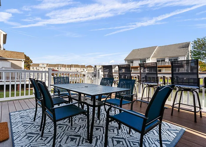 Holiday home Waterfront W Sunset Deck By Harpoon Hannahs *